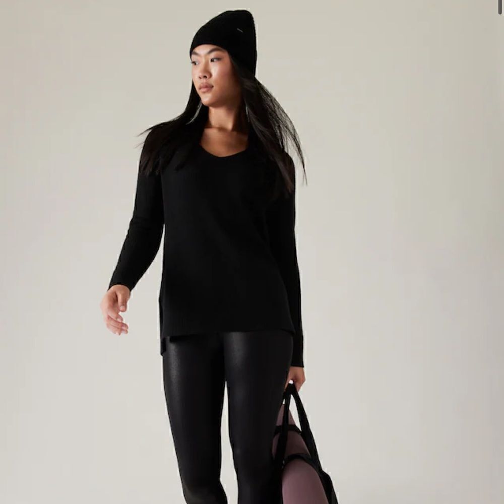 Athleta- Women’s Black Hanover Refined V-Neck Wool Blend Sweater, Size XS